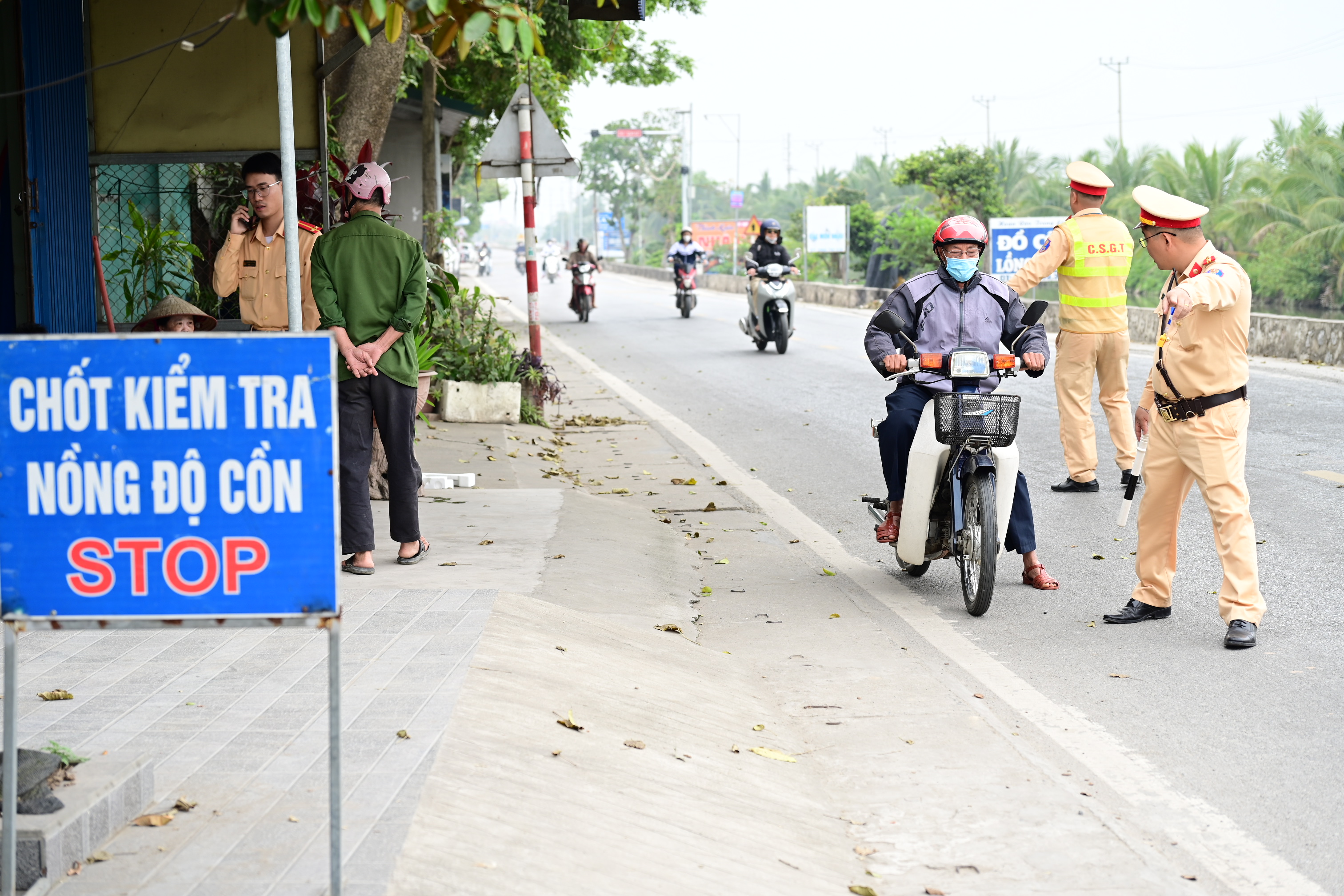 Xử lý 239 trường hợp vi phạm giao thông trong ngày 12/5/2025